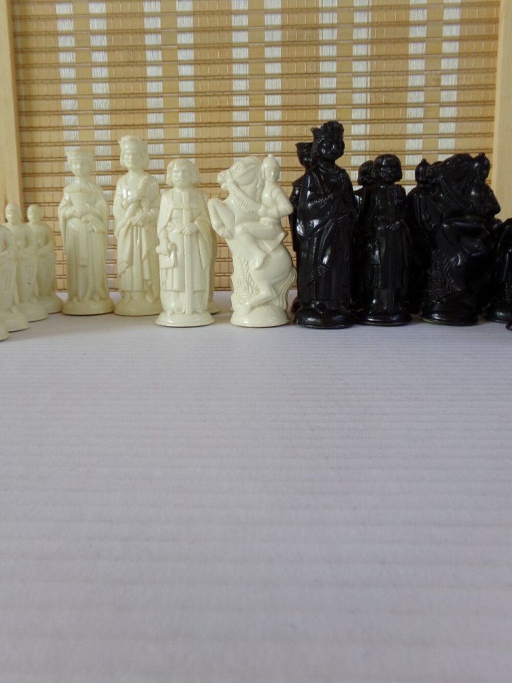 Vintage Chess Medieval Renaissance 32 Piece Set ANRI ES Lowe Black Cream Plastic